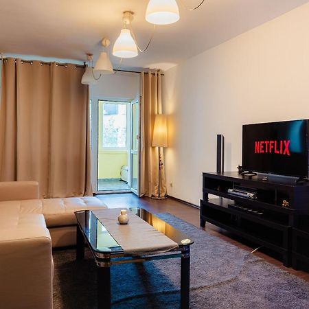 Comfy Apartment With Private Parking And Netflix Βουκουρέστι Εξωτερικό φωτογραφία