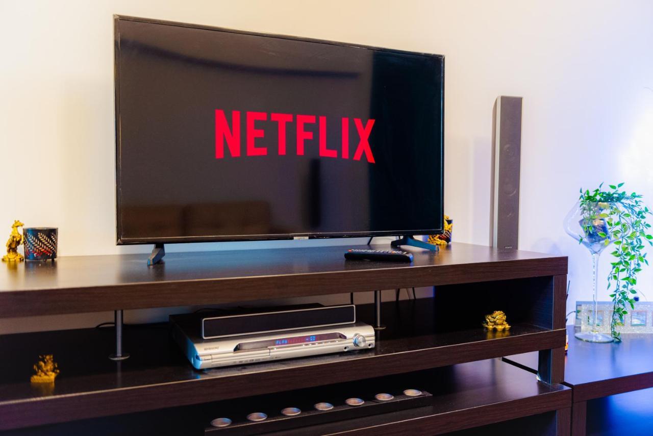 Comfy Apartment With Private Parking And Netflix Βουκουρέστι Εξωτερικό φωτογραφία